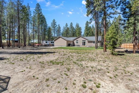 Tiny photo for 148957 Mabel Drive, La Pine, OR 97739 (MLS # 220219265)