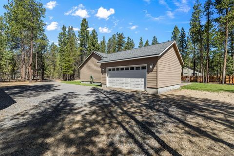 Tiny photo for 148957 Mabel Drive, La Pine, OR 97739 (MLS # 220219265)