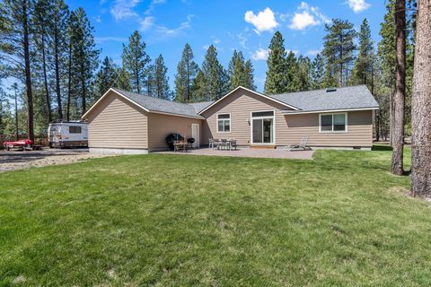 Tiny photo for 148957 Mabel Drive, La Pine, OR 97739 (MLS # 220219265)