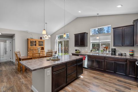 Tiny photo for 148957 Mabel Drive, La Pine, OR 97739 (MLS # 220219265)