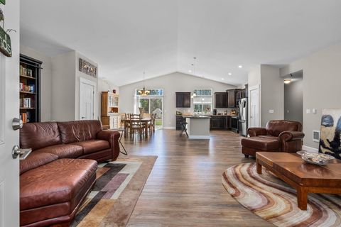Tiny photo for 148957 Mabel Drive, La Pine, OR 97739 (MLS # 220219265)