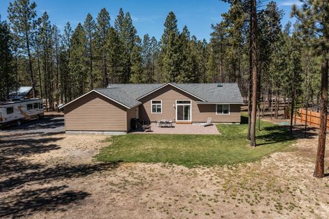 Tiny photo for 148957 Mabel Drive, La Pine, OR 97739 (MLS # 220219265)