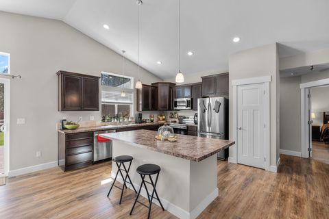 Tiny photo for 148957 Mabel Drive, La Pine, OR 97739 (MLS # 220219265)