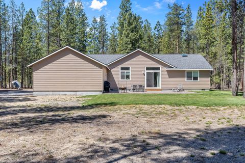 Tiny photo for 148957 Mabel Drive, La Pine, OR 97739 (MLS # 220219265)