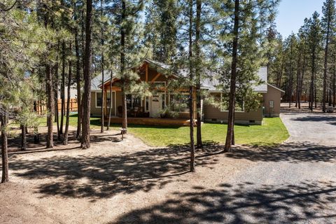 Tiny photo for 148957 Mabel Drive, La Pine, OR 97739 (MLS # 220219265)