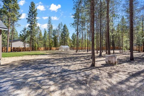 Tiny photo for 148957 Mabel Drive, La Pine, OR 97739 (MLS # 220219265)