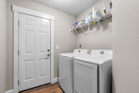 Tiny photo for 148957 Mabel Drive, La Pine, OR 97739 (MLS # 220219265)