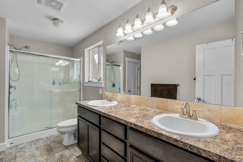 Tiny photo for 148957 Mabel Drive, La Pine, OR 97739 (MLS # 220219265)