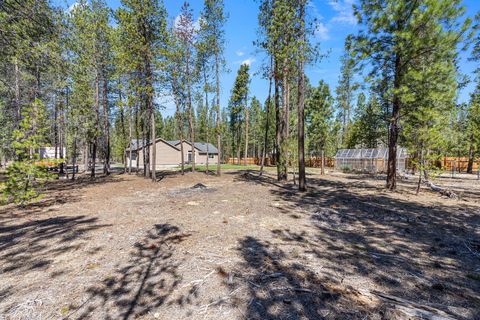 Tiny photo for 148957 Mabel Drive, La Pine, OR 97739 (MLS # 220219265)