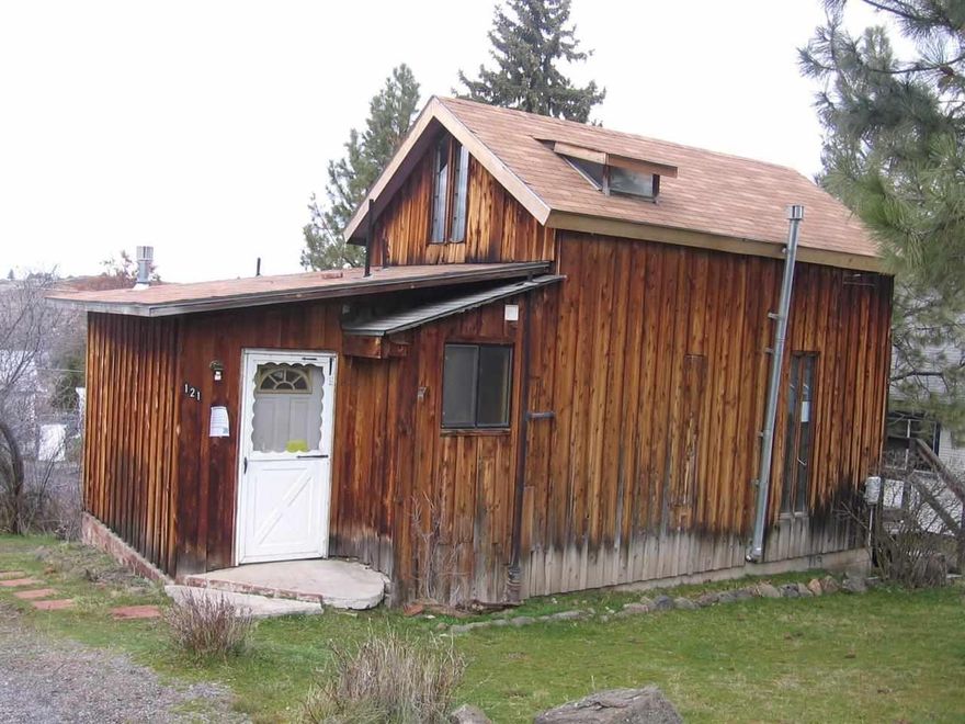 Turn-of-the-century Charming Cabin-style Home With Some Nice Updates. Located In A Quiet Area At The End Of A Cul-de-sac. This Is A Fannie Mae Homepath Property.