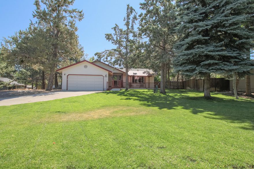Great starter home in a nice quiet neighborhood. 3 Full bedrooms and 2 full baths. Living area and
kitchen have vaulted ceilings. The primary bedroom has a sliding glass door with access to back yard.
Back yard is fenced with nice green grass and deck, front yard has a nice porch that looks over the big
front yard. Lots of parking on side of house for RV, Boat, or extra vehicles.