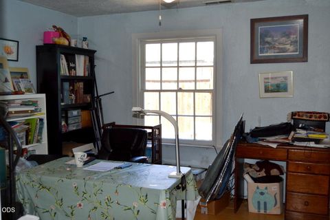 Tiny photo for 317 W Clark Street, Medford, OR 97501 (MLS # 220223024)