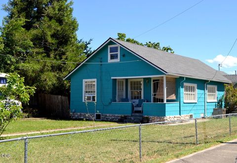 Tiny photo for 317 W Clark Street, Medford, OR 97501 (MLS # 220223024)