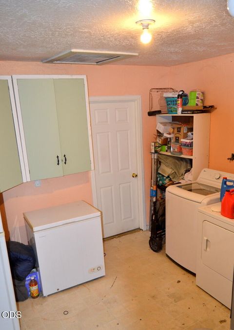 Tiny photo for 317 W Clark Street, Medford, OR 97501 (MLS # 220223024)