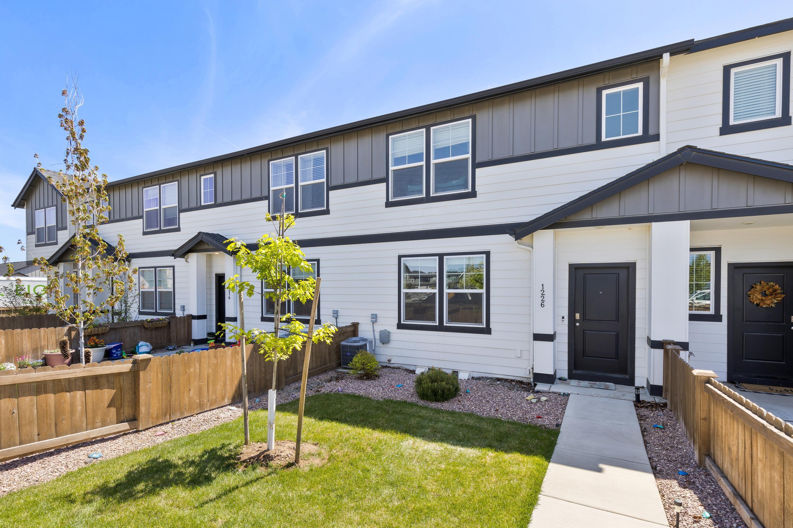 1226 NW Upas Place