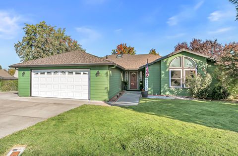 Photo of 1841 Cascadia Circle, Medford, OR 97504 (MLS # 220211285)