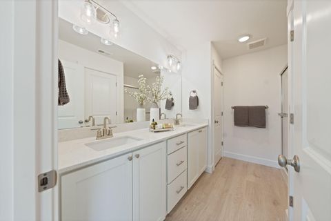 Tiny photo for 443 NW Monte Vista Avenue #120, Madras, OR 97741 (MLS # 220212830)