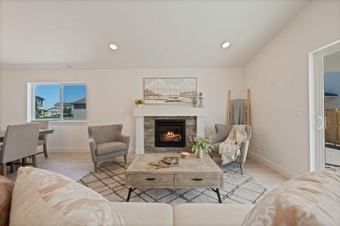 Tiny photo for 443 NW Monte Vista Avenue #120, Madras, OR 97741 (MLS # 220212830)