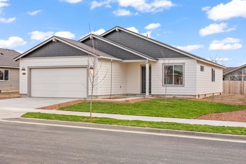 Photo of 443 NW Monte Vista Avenue #120, Madras, OR 97741 (MLS # 220212830)