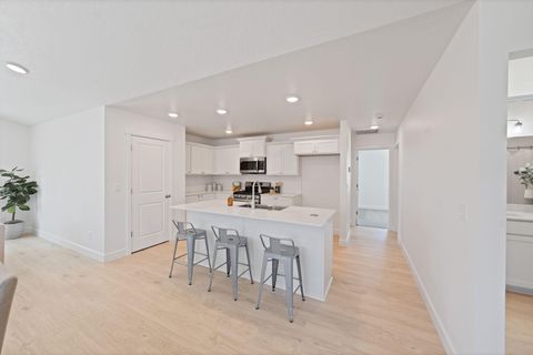 Tiny photo for 443 NW Monte Vista Avenue #120, Madras, OR 97741 (MLS # 220212830)