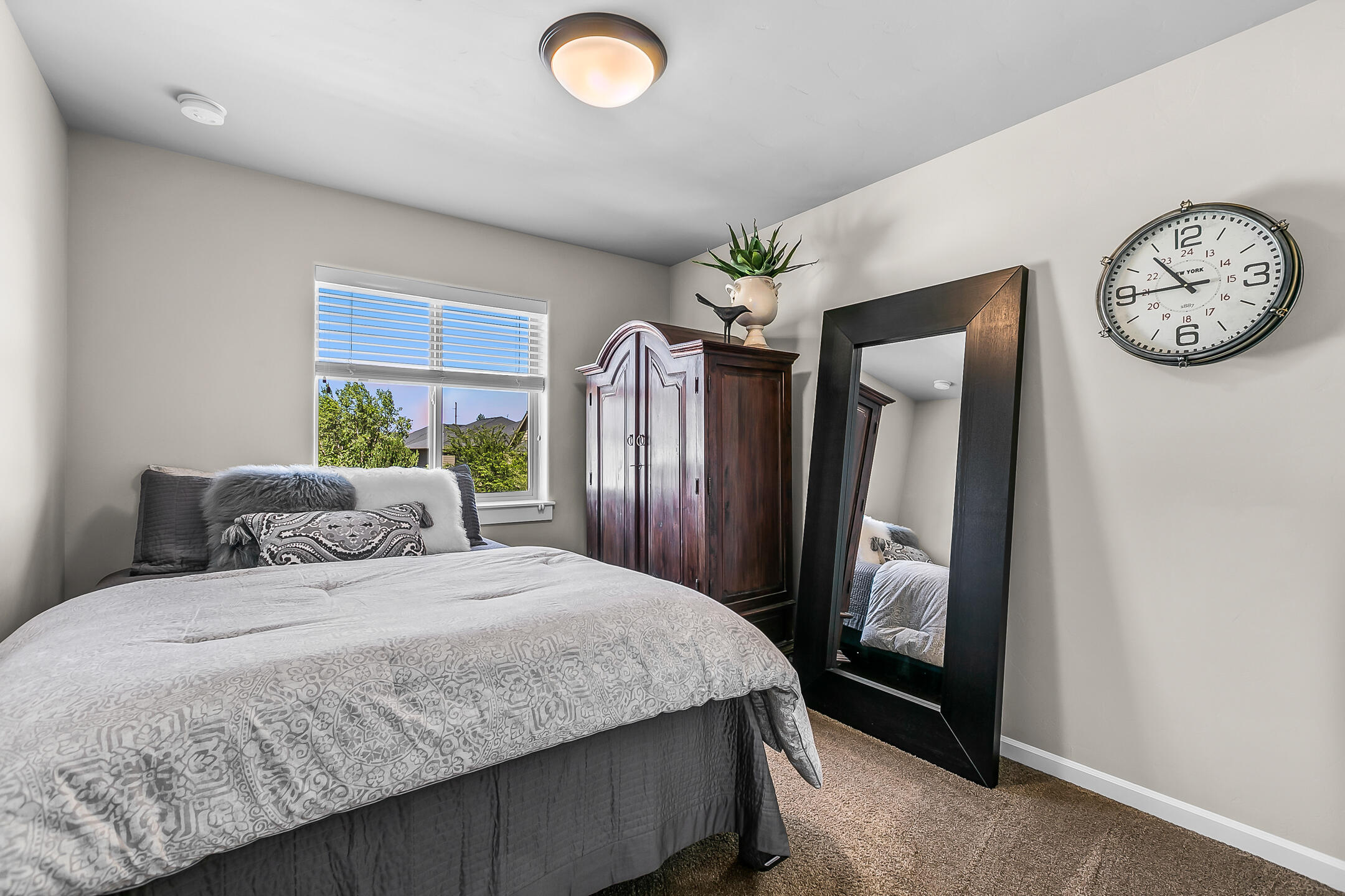 Lava Ridges - Residential