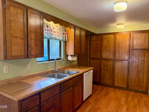Tiny photo for 50842 Deer Forest Drive, La Pine, OR 97739 (MLS # 220227439)