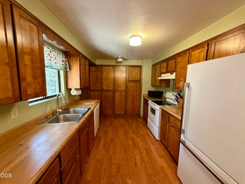 Tiny photo for 50842 Deer Forest Drive, La Pine, OR 97739 (MLS # 220227439)