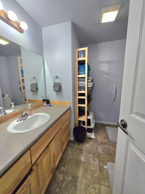 Tiny photo for 16498 Cassidy Drive, La Pine, OR 97739 (MLS # 220219975)