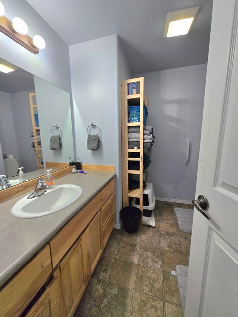 Tiny photo for 16498 Cassidy Drive, La Pine, OR 97739 (MLS # 220219975)
