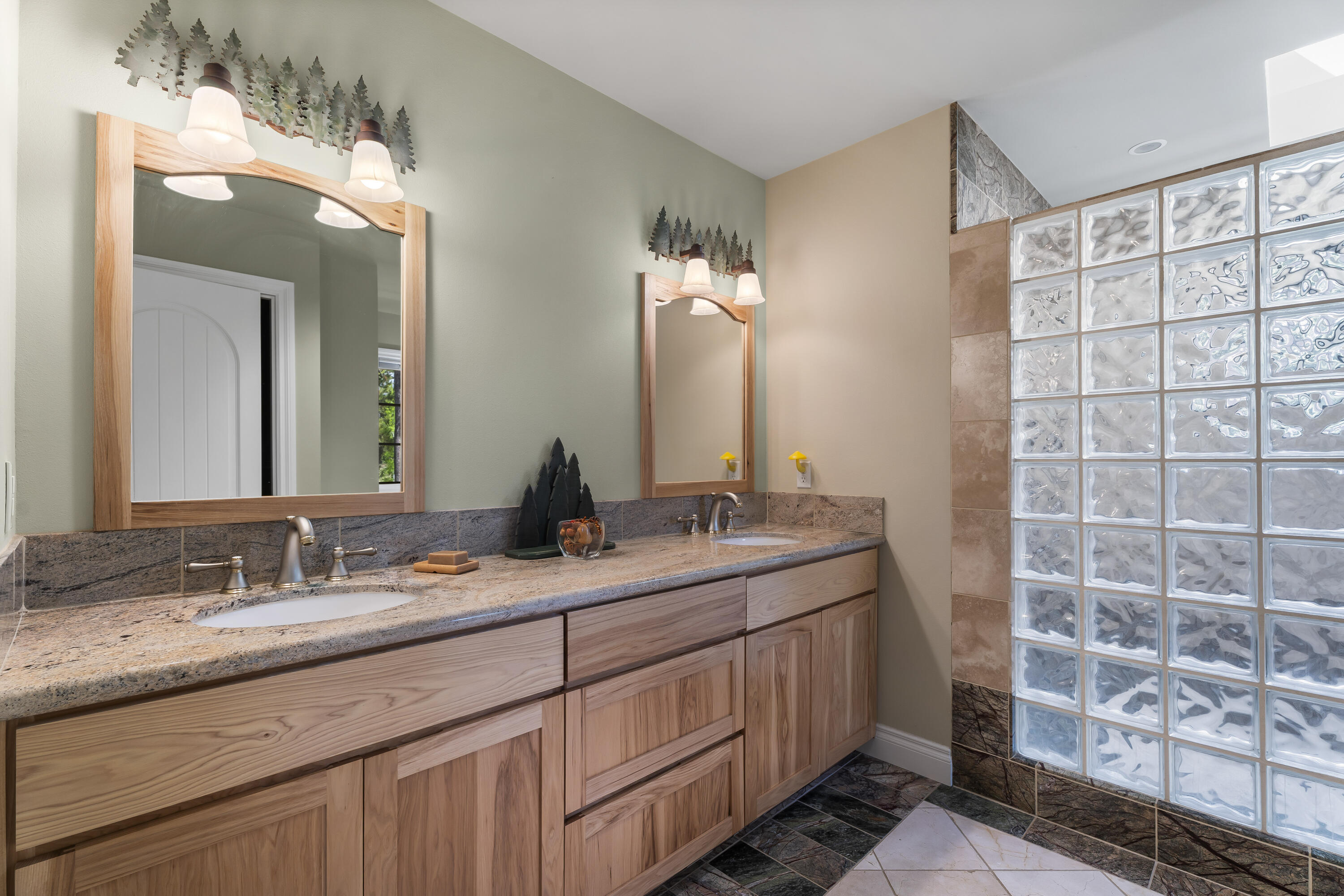 Fall River Estate - Residential