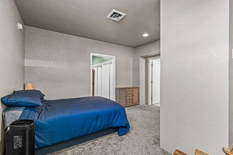 Tiny photo for 923 Jasper Street, Medford, OR 97501 (MLS # 220219454)