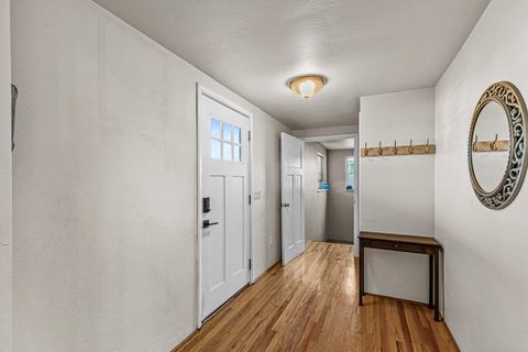 Tiny photo for 923 Jasper Street, Medford, OR 97501 (MLS # 220219454)