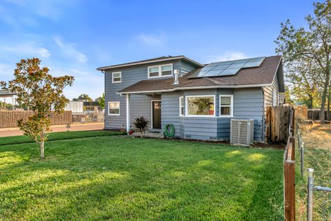 Tiny photo for 923 Jasper Street, Medford, OR 97501 (MLS # 220219454)
