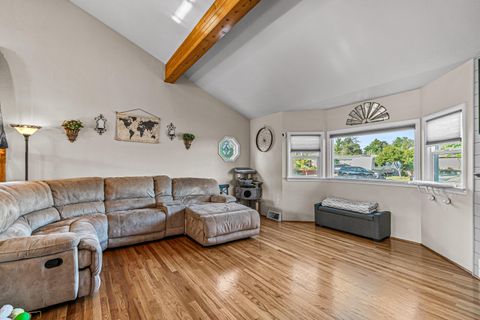 Tiny photo for 923 Jasper Street, Medford, OR 97501 (MLS # 220219454)