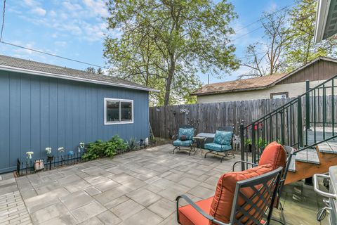 Tiny photo for 923 Jasper Street, Medford, OR 97501 (MLS # 220219454)