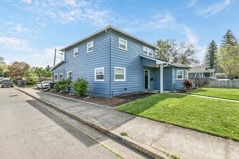 Tiny photo for 923 Jasper Street, Medford, OR 97501 (MLS # 220219454)