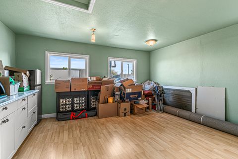 Tiny photo for 923 Jasper Street, Medford, OR 97501 (MLS # 220219454)