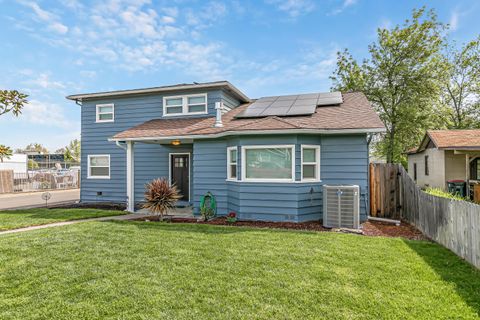 Tiny photo for 923 Jasper Street, Medford, OR 97501 (MLS # 220219454)