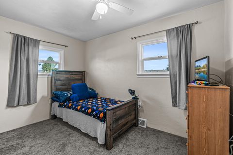 Tiny photo for 923 Jasper Street, Medford, OR 97501 (MLS # 220219454)