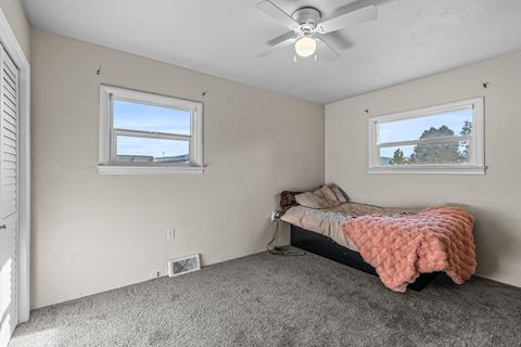 Tiny photo for 923 Jasper Street, Medford, OR 97501 (MLS # 220219454)