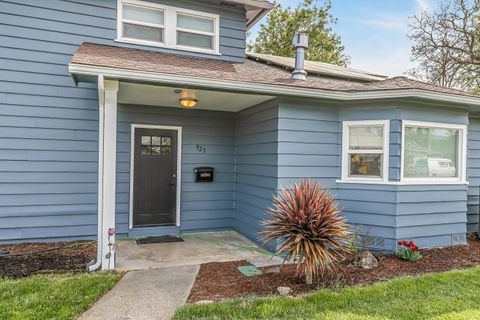 Tiny photo for 923 Jasper Street, Medford, OR 97501 (MLS # 220219454)