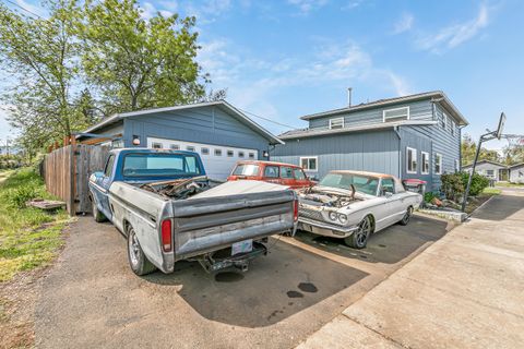 Tiny photo for 923 Jasper Street, Medford, OR 97501 (MLS # 220219454)