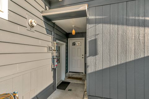 Tiny photo for 923 Jasper Street, Medford, OR 97501 (MLS # 220219454)