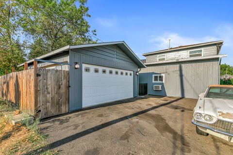 Tiny photo for 923 Jasper Street, Medford, OR 97501 (MLS # 220219454)