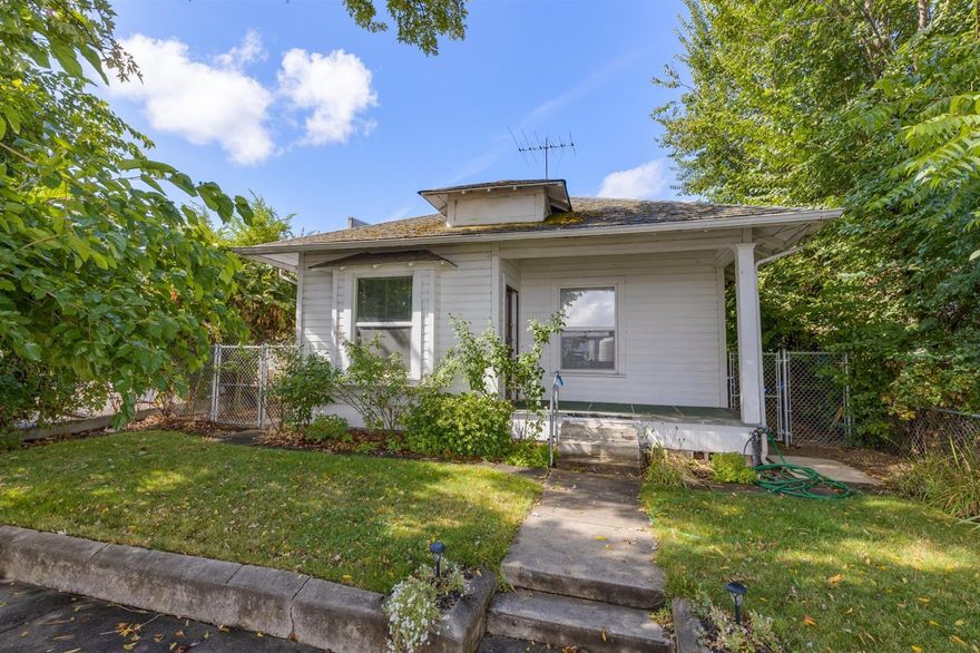 Cute two bedroom, one bathroom cottage. Newer floors in living area and bedrooms. You can make this your residence or use as office space (buyer due diligence). Adorable front porch to sip your coffee and watch the world go by. Backyard would be great for entertaining with easy alley access. Don't miss out on this gem!