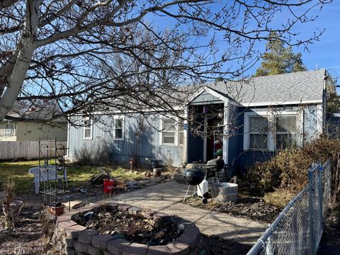 Photo of 1604 Etna Street, Klamath Falls, OR 97603 (MLS # 220215832)