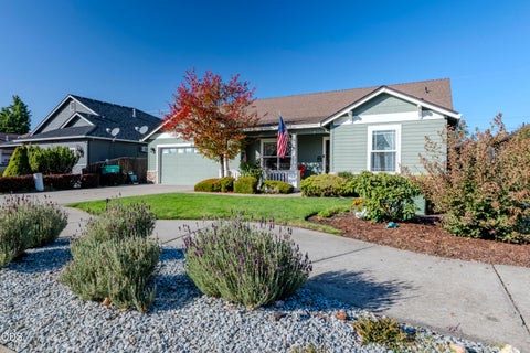 Photo of 623 Cedarwood Drive, Eagle Point, OR 97524 (MLS # 220230565)
