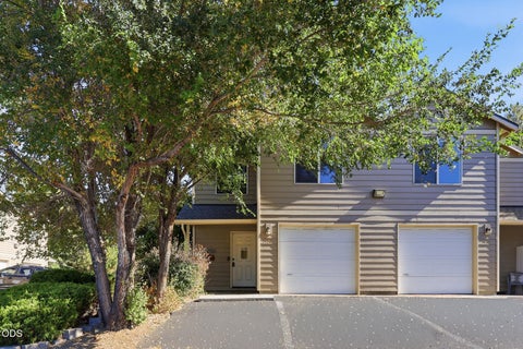 Photo of 1450 SW 16th Street, Redmond, OR 97756 (MLS # 220229851)