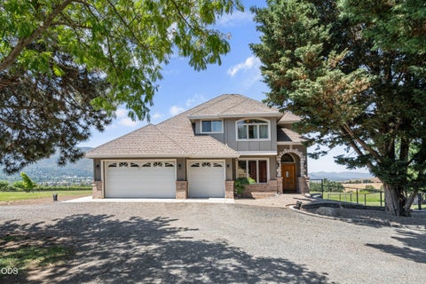 Photo of 40 Ashland Acres Road, Ashland, OR 97520 (MLS # 220225369)