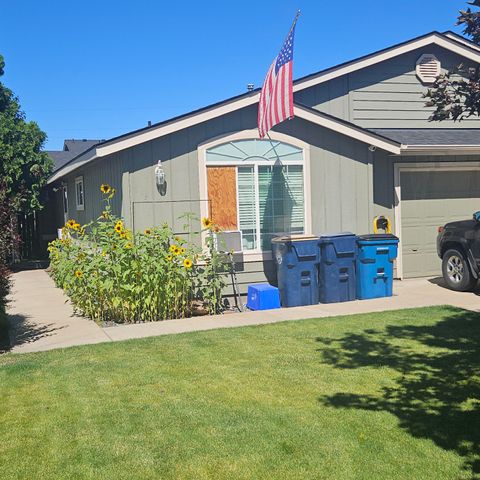 569 NE Negus Loop Redmond OR 97756